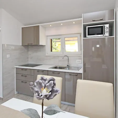 Daire Charmantes In Mit Eigenem Balkon By Interhome Baška