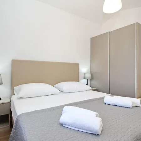Charmantes In Mit Eigenem Balkon By Interhome * Baška