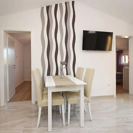 Daire Charmantes In Mit Eigenem Balkon By Interhome *