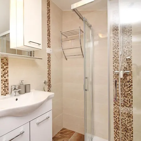 Charmantes In Mit Eigenem Balkon By Interhome Apartamento *