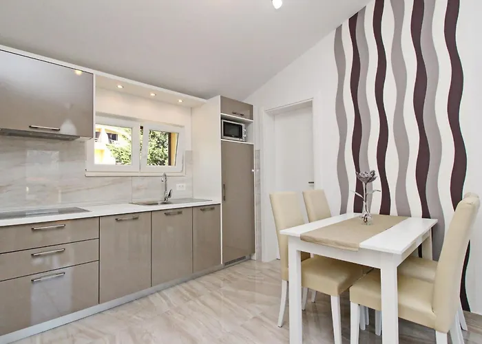 Charmantes In Mit Eigenem Balkon By Interhome Appartement Baška
