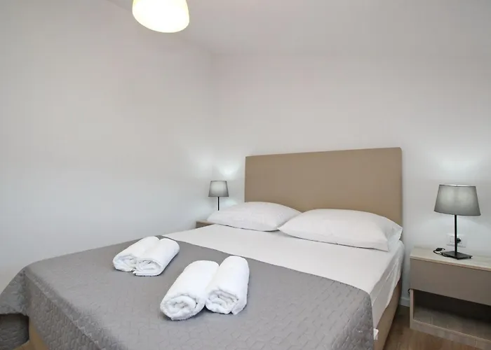 Charmantes In Mit Eigenem Balkon By Interhome *