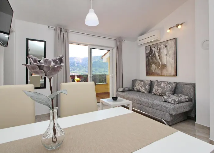 Charmantes In Mit Eigenem Balkon By Interhome *