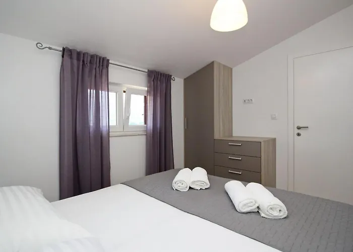 Apartment Charmantes In Mit Eigenem Balkon By Interhome